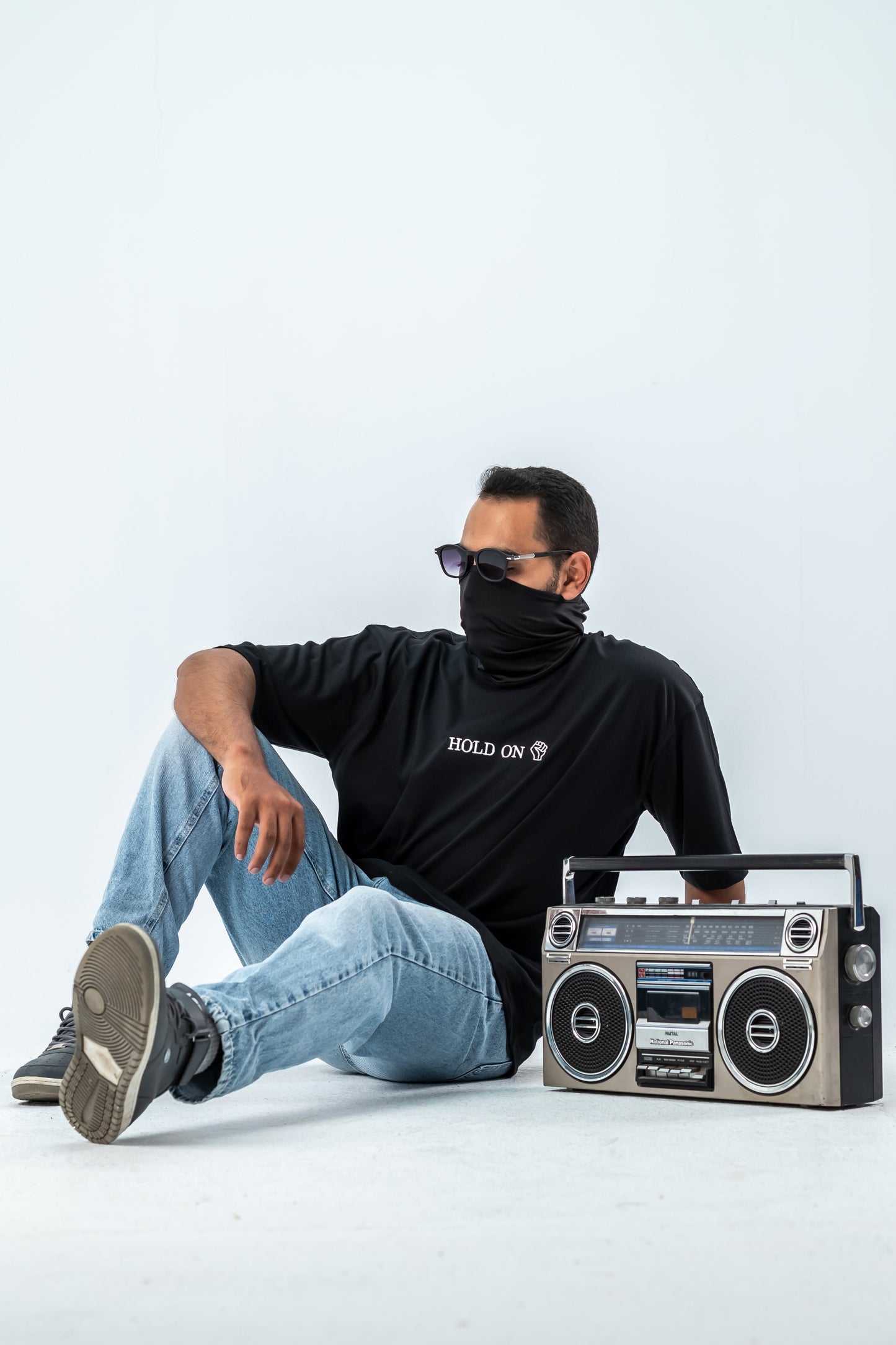 Oversized T-Shirt – “HOLD ON” Embroidered Design (Black)